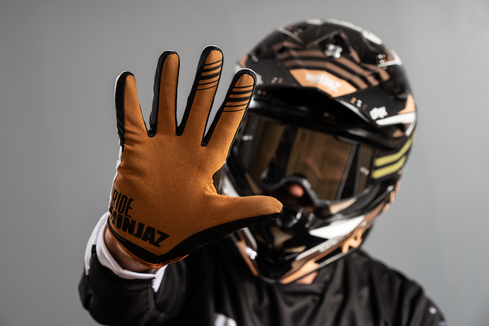 Ninjaz AK gloves by Hanna Retz