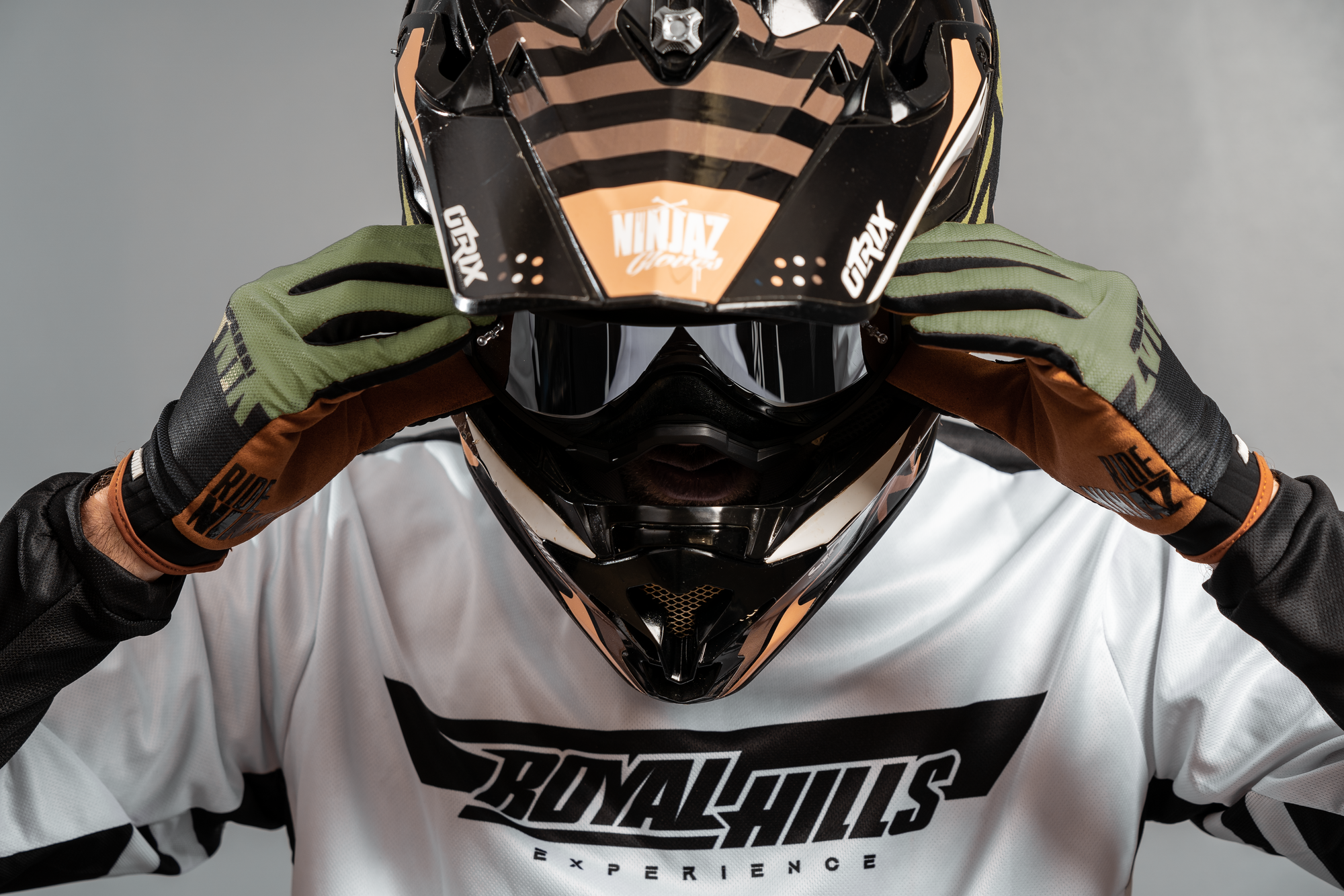 Ninjaz PARA glove by Hanna Retz