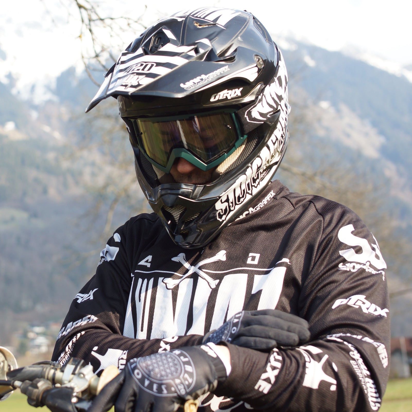 Ninjaz x SPECT - ONI 2 MX Google