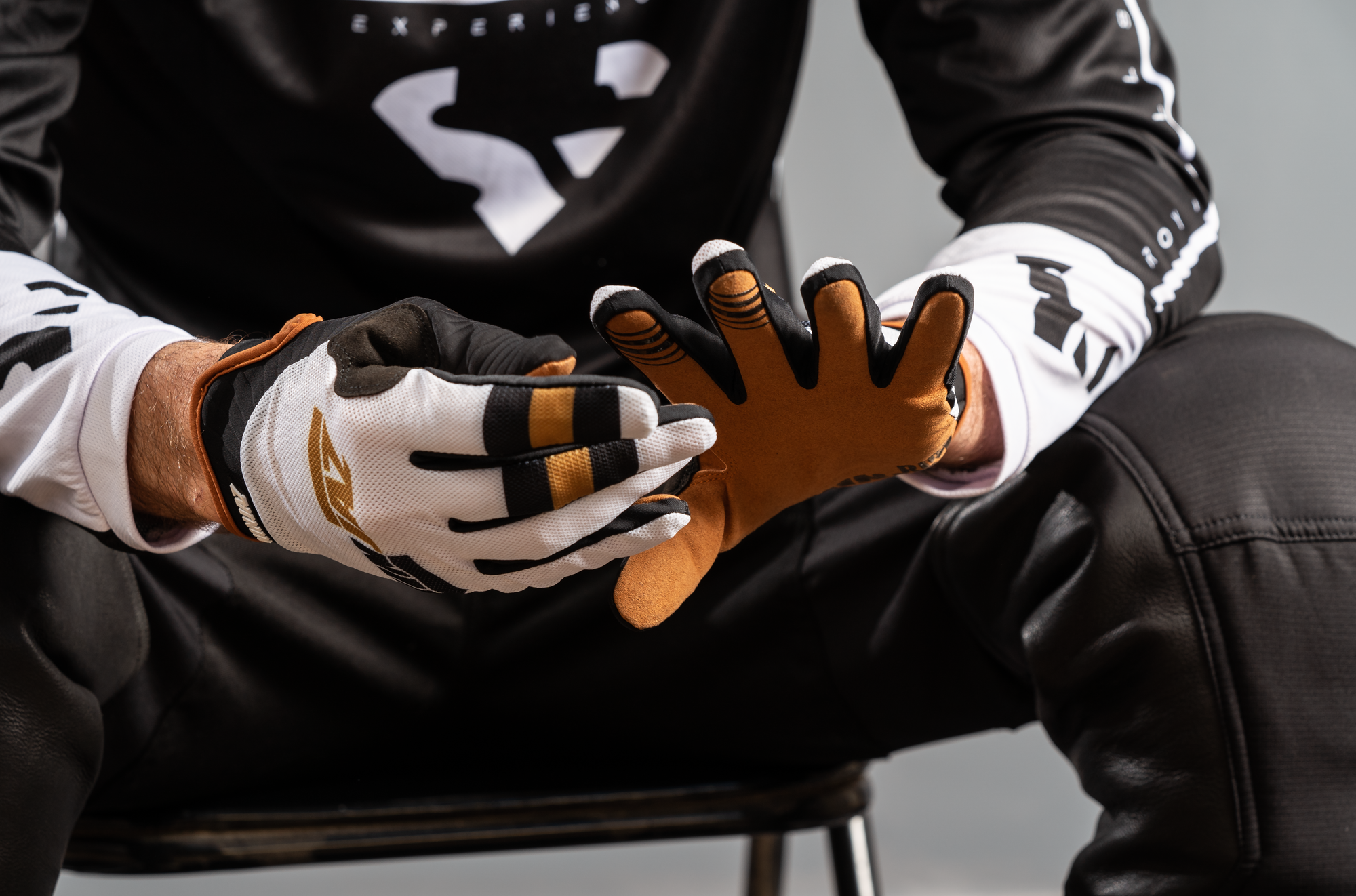 Ride Ninjaz AK gloves by Hanna Retz